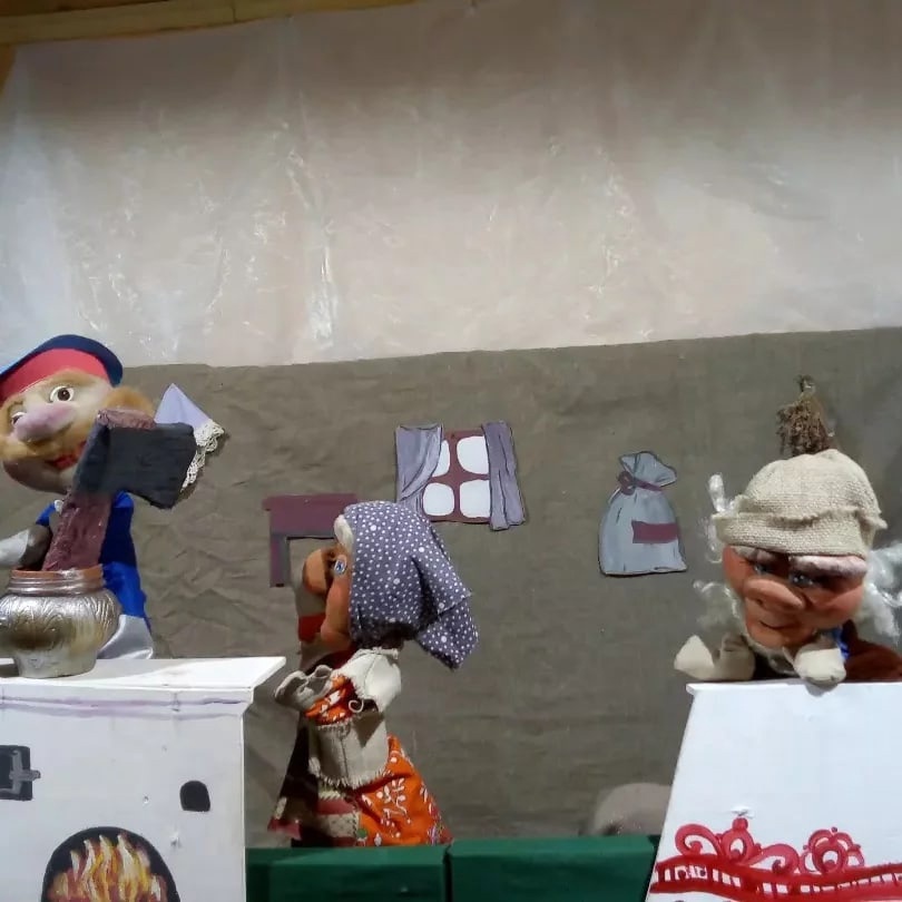Read more about the article Дом кукол приглашает посетителей 19 февраля в 11.00ч. на кукольный спектакль «Каша из топора».
