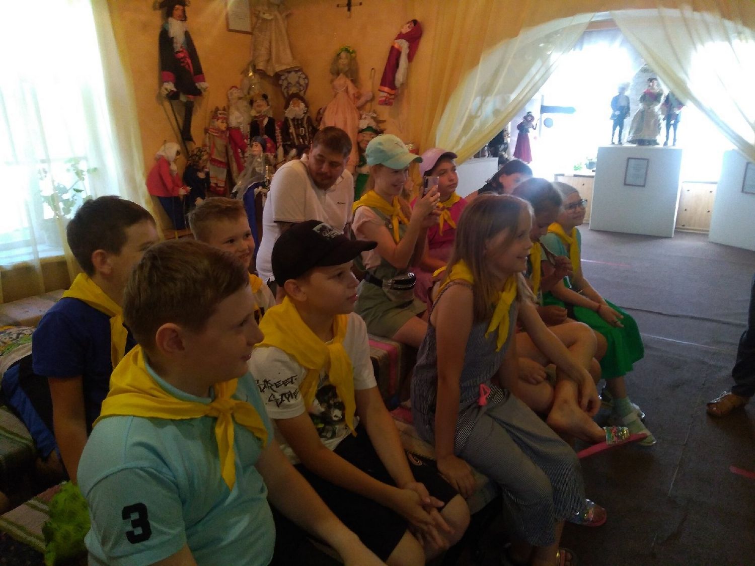 Read more about the article Выставочный зал «Дом кукол» посетили школьники из города Липецка.