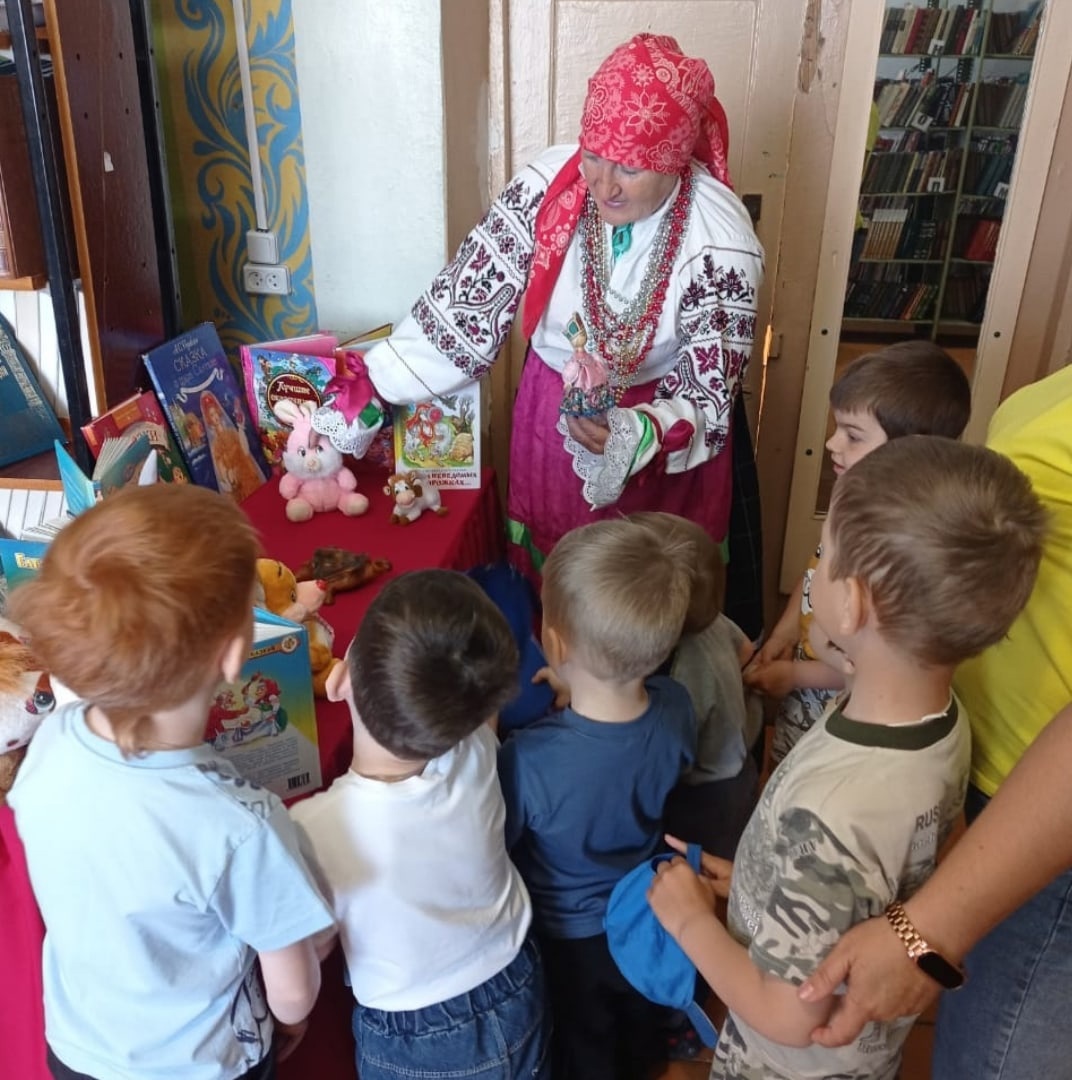 Read more about the article Колыбельскую сельскую библиотеку посетили дети детского сада «Теремок» при Колыбельской школе. 