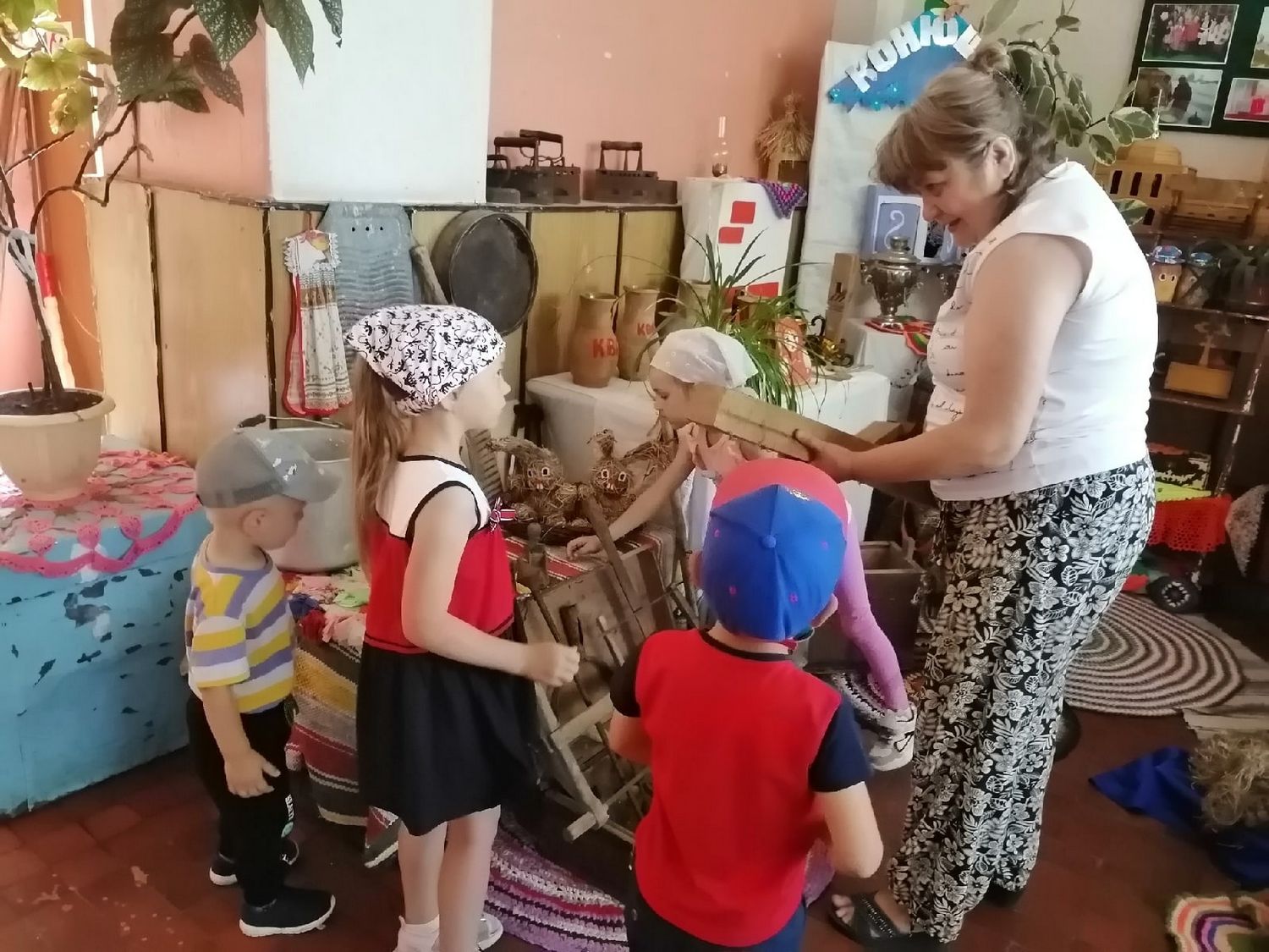 Read more about the article Комнату крестьянского быта посетили дети детского сада «Теремок» села Конюшки.