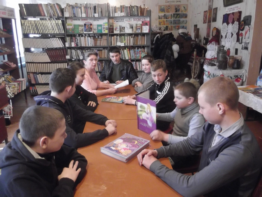 Read more about the article В Братовской сельской библиотеке собрались самые активные читатели. 