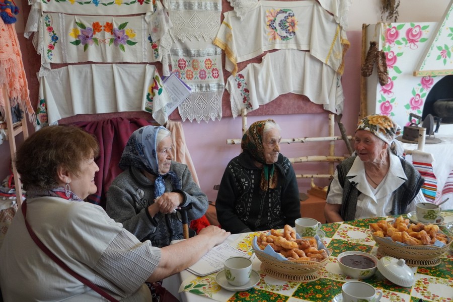 Read more about the article Участники фольклорно-этнографической экспедиции посетили поселок Рощинский.