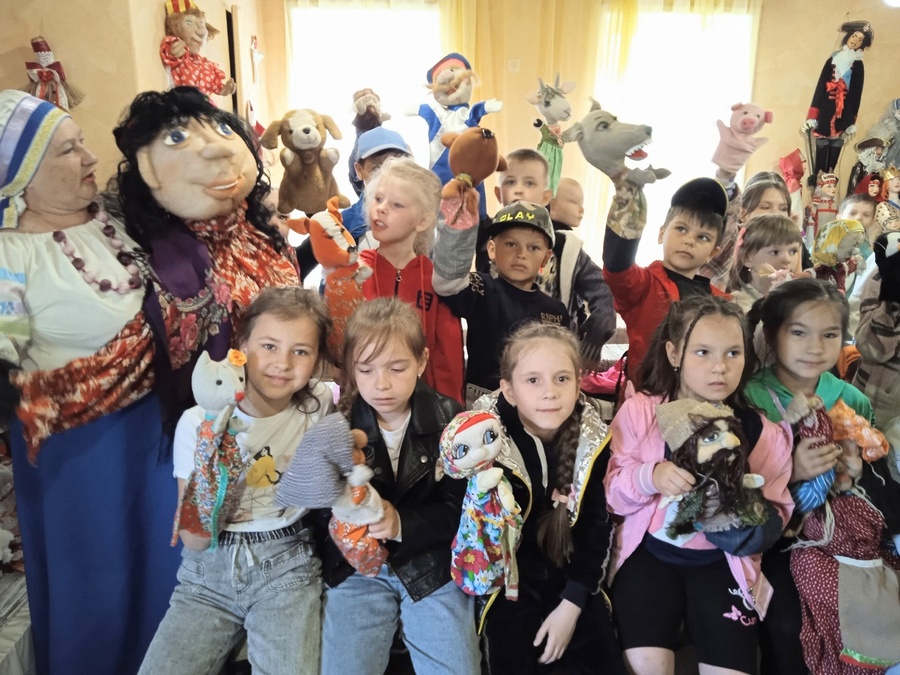 Read more about the article Экскурсия и спектакль для посетителей Дома кукол.